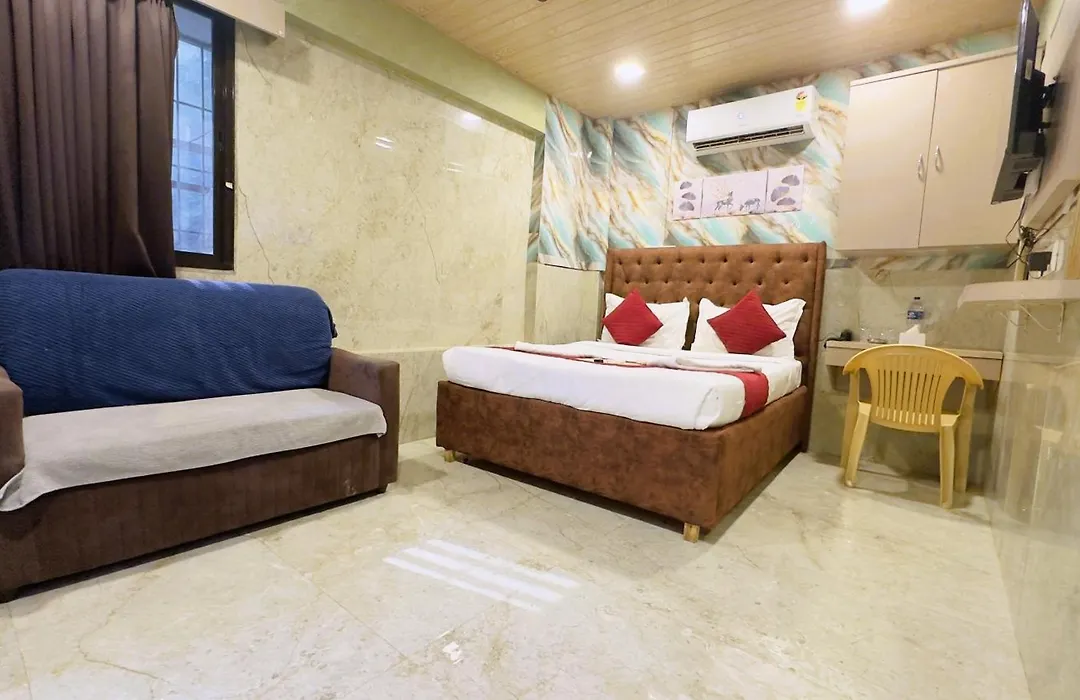 Hotel New York by Stayzy Rooms
